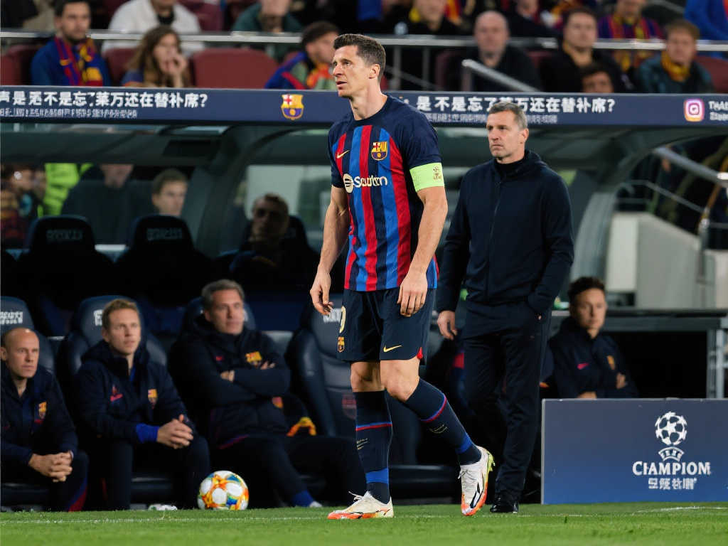 换人时机引争议！弗里克91分钟派上莱万，巴萨93分钟失分